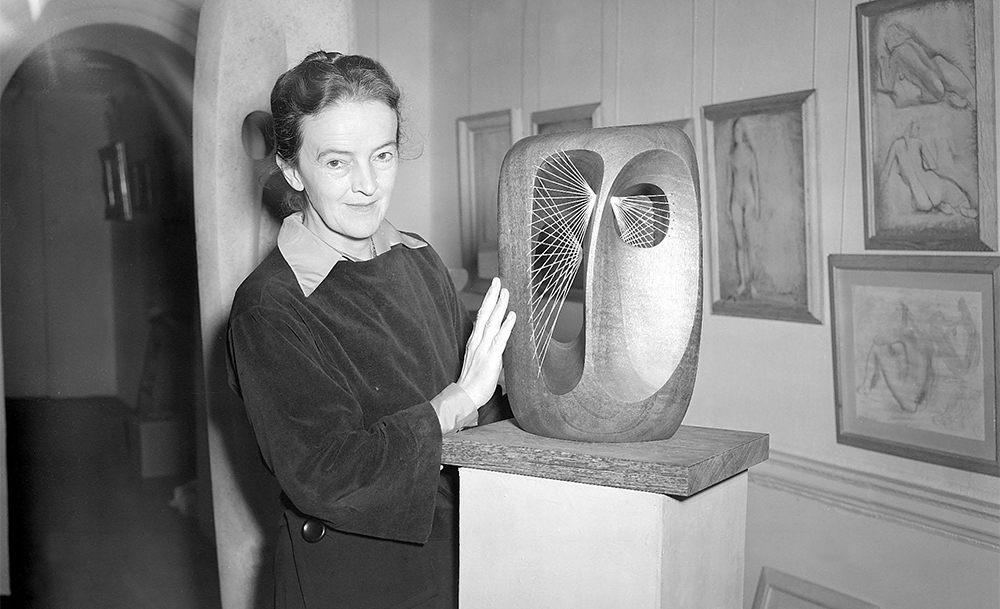 Barbara Hepworth with her work at the Lefevre Gallery Mirrorpix in 1952 (Trinity Mirror/Mirrorpix/Alamy)